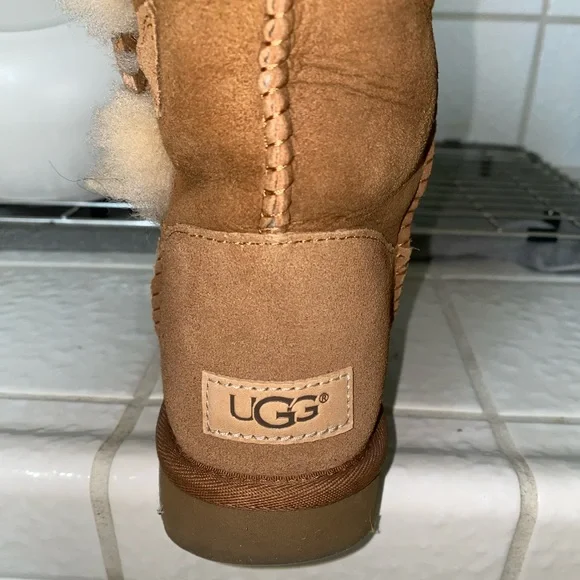 UGG Bailey Button Triplet II Boot - Picture 9 of 10